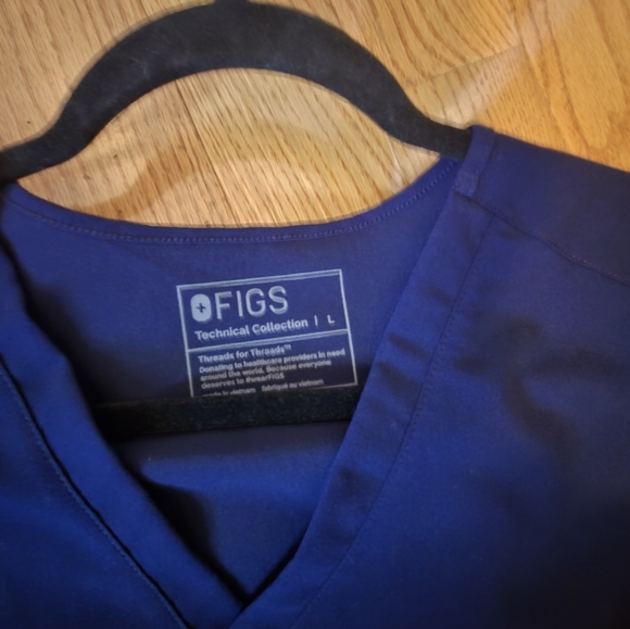 Figs single pocket scrub top - Picture 2 of 3